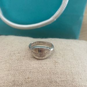 Return to Tiffany oval ring, size 5